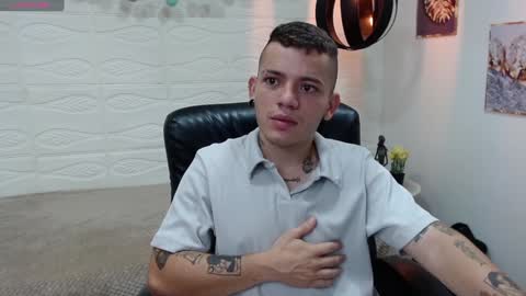 Snapshot of rennesanti chatting on January 5, 3:11 am R E N E online show from January 5, 3:11 am