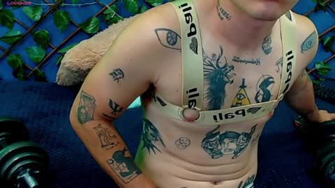 Snapshot of rennesanti chatting on January 23, 11:37 am R E N E online show from January 23, 11:37 am