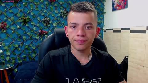 Snapshot of rennesanti chatting on February 4, 3:54 am R E N E online show from February 4, 3:54 am