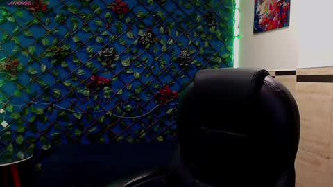 Snapshot of rennesanti chatting on February 5, 4:16 am R E N E online show from February 5, 4:16 am