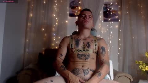 Snapshot of rennesanti chatting on February 15, 2:44 pm R E N E online show from February 15, 2:44 pm