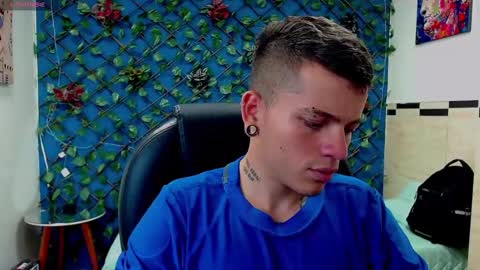 Snapshot of rennesanti chatting on February 18, 4:15 am R E N E online show from February 18, 4:15 am