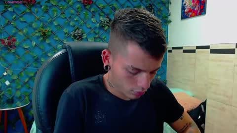 Snapshot of rennesanti chatting on February 20, 4:50 am R E N E online show from February 20, 4:50 am