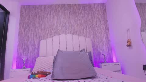 Snapshot of reven_lilith chatting on April 23, 3:08 am REVEN online show from April 23, 3:08 am