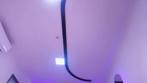Snapshot of reven_lilith chatting on May 16, 10:36 am REVEN online show from May 16, 10:36 am