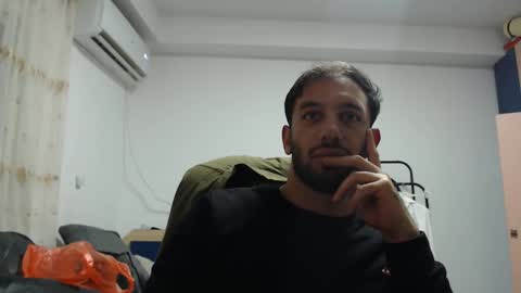 Snapshot of revivedunknown chatting on December 4, 10:51 pm Chris online show from December 4, 10:51 pm