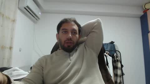 Snapshot of revivedunknown chatting on December 17, 12:23 am Chris online show from December 17, 12:23 am