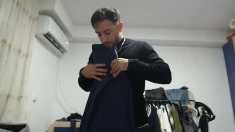 Snapshot of revivedunknown chatting on February 12, 10:48 pm Chris online show from February 12, 10:48 pm