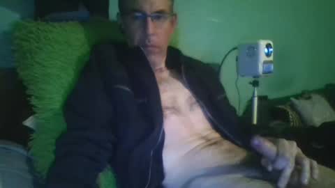 reyes_albert2006 online show from December 21, 12:45 pm