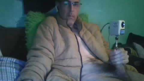 Snapshot of reyes_albert2006 chatting on January 18, 10:57 pm reyes_albert2006 online show from January 18, 10:57 pm