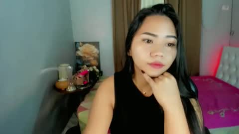 Snapshot of rhea_xoxo chatting on February 7, 12:25 am rhea online show from February 7, 12:25 am