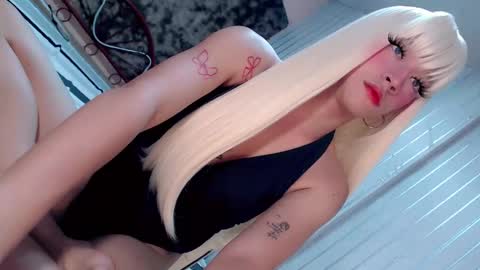 Snapshot of rhian20 chatting on February 15, 12:29 am HI GUYS IM RHIAN PLEASE GIVE ME THUMBS UP online show from February 15, 12:29 am