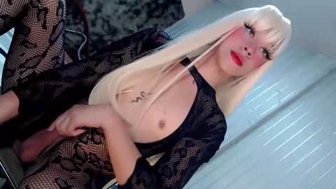 Snapshot of rhian20 chatting on February 15, 9:19 am HI GUYS IM RHIAN PLEASE GIVE ME THUMBS UP online show from February 15, 9:19 am