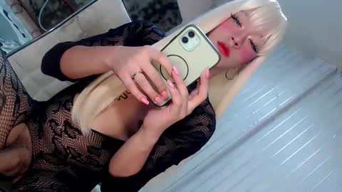 Snapshot of rhian20 chatting on February 16, 12:07 am HI GUYS IM RHIAN PLEASE GIVE ME THUMBS UP online show from February 16, 12:07 am