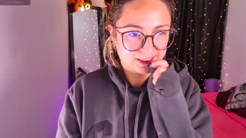 Snapshot of rhosynn chatting on October 29, 2:47 am Rosie online show from October 29, 2:47 am