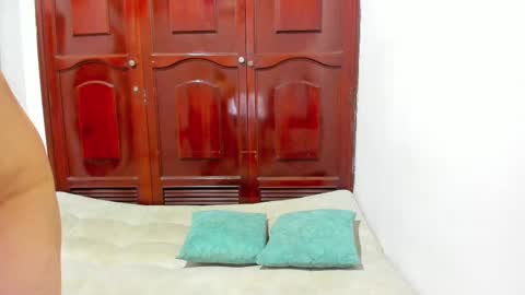 ronald and victoria online show from December 19, 4:45 am