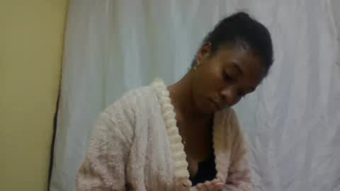 Snapshot of richella34 chatting on June 24, 1:37 am richella34 online show from June 24, 1:37 am