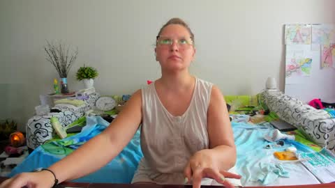 Anna - not anna - right Anna  online show from April 1, 11:33 am