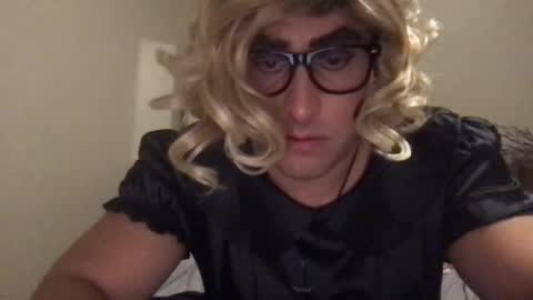 Katieabsissy online show from December 6, 7:10 am