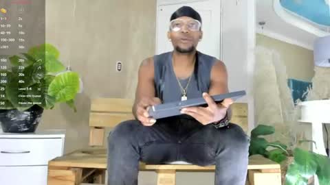 Snapshot of ricobrown777 chatting on July 7, 4:15 am RicoBrowm online show from July 7, 4:15 am