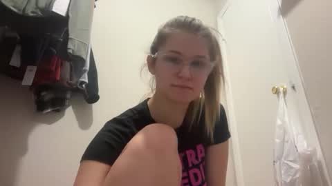 Snapshot of riley_ray69 chatting on February 18, 3:30 pm riley_ray69 online show from February 18, 3:30 pm