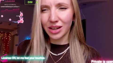 Rina Asty online show from November 29, 6:55 pm