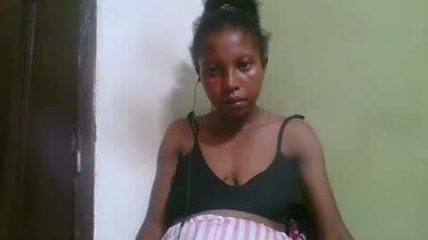 Snapshot of rinah654271 chatting on February 4, 6:58 pm rinah654271 online show from February 4, 6:58 pm