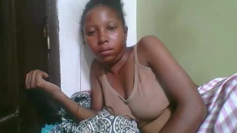 Snapshot of rinah654271 chatting on February 9, 3:05 pm rinah654271 online show from February 9, 3:05 pm