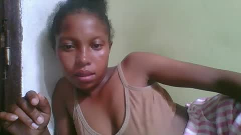 Snapshot of rinah654271 chatting on February 10, 3:16 pm rinah654271 online show from February 10, 3:16 pm