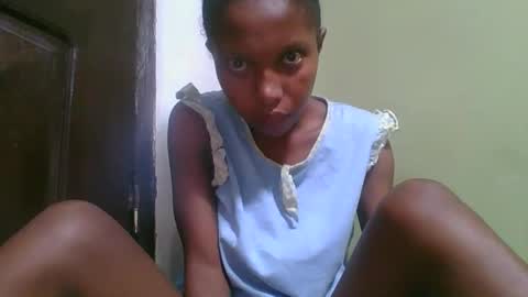 Snapshot of rinah654271 chatting on February 11, 3:22 am rinah654271 online show from February 11, 3:22 am