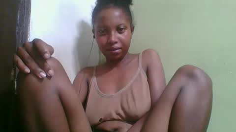 Snapshot of rinah654271 chatting on February 13, 4:47 pm rinah654271 online show from February 13, 4:47 pm