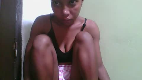 Snapshot of rinah654271 chatting on February 16, 2:29 am rinah654271 online show from February 16, 2:29 am