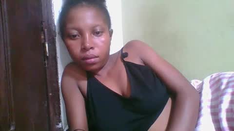 Snapshot of rinah654271 chatting on February 16, 2:35 pm rinah654271 online show from February 16, 2:35 pm