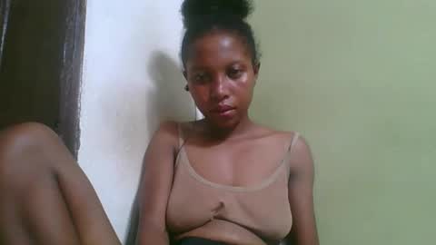 Snapshot of rinah654271 chatting on February 19, 4:58 pm rinah654271 online show from February 19, 4:58 pm