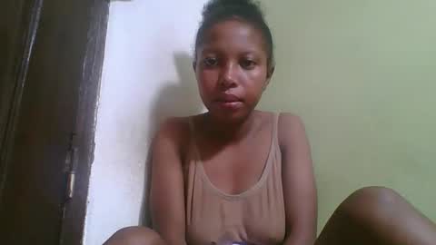 Snapshot of rinah654271 chatting on February 23, 3:15 am rinah654271 online show from February 23, 3:15 am