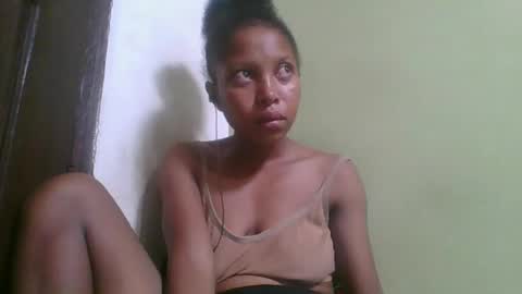 Snapshot of rinah654271 chatting on March 5, 3:08 pm rinah654271 online show from March 5, 3:08 pm