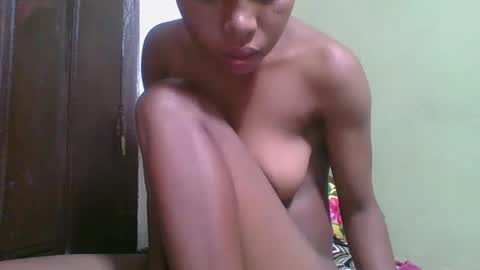 Snapshot of rinah654271 chatting on March 9, 3:32 am rinah654271 online show from March 9, 3:32 am