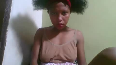 Snapshot of rinah654271 chatting on March 15, 3:01 am rinah654271 online show from March 15, 3:01 am