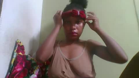 Snapshot of rinah654271 chatting on March 15, 3:51 pm rinah654271 online show from March 15, 3:51 pm