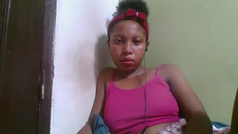 Snapshot of rinah654271 chatting on March 16, 7:18 pm rinah654271 online show from March 16, 7:18 pm