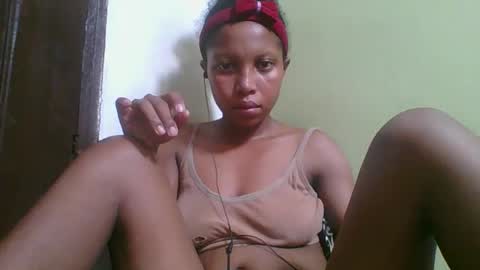 Snapshot of rinah654271 chatting on March 17, 7:28 pm rinah654271 online show from March 17, 7:28 pm