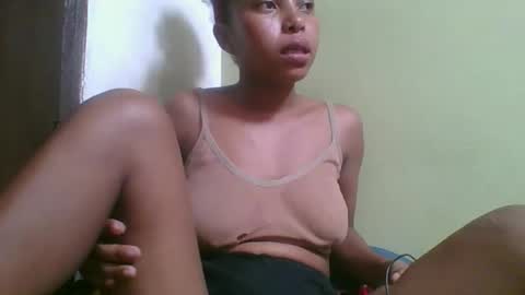 Snapshot of rinah654271 chatting on March 19, 8:51 am rinah654271 online show from March 19, 8:51 am