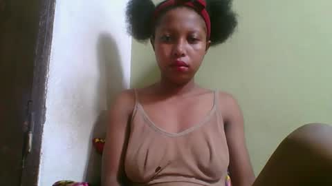 Snapshot of rinah654271 chatting on March 20, 2:49 am rinah654271 online show from March 20, 2:49 am