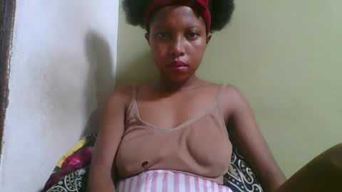 Snapshot of rinah654271 chatting on March 20, 4:01 pm rinah654271 online show from March 20, 4:01 pm