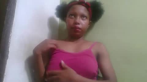 Snapshot of rinah654271 chatting on March 24, 4:06 am rinah654271 online show from March 24, 4:06 am