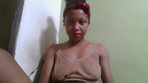 Snapshot of rinah654271 chatting on March 27, 7:47 am rinah654271 online show from March 27, 7:47 am