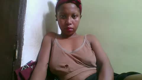 Snapshot of rinah654271 chatting on March 27, 8:26 am rinah654271 online show from March 27, 8:26 am