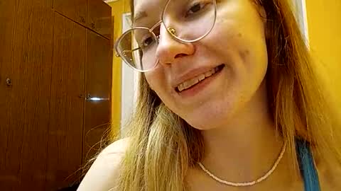 Snapshot of rinettawilss chatting on December 16, 12:37 am RinettaWilss online show from December 16, 12:37 am