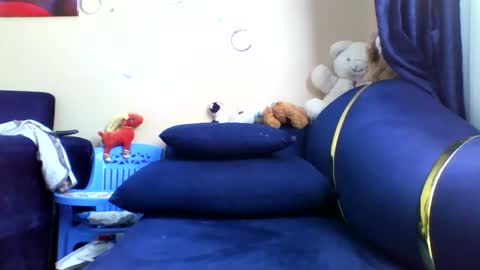 Snapshot of rio_sky chatting on October 10, 5:06 am cookie online show from October 10, 5:06 am