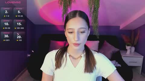 Emilia online show from September 18, 2:52 pm